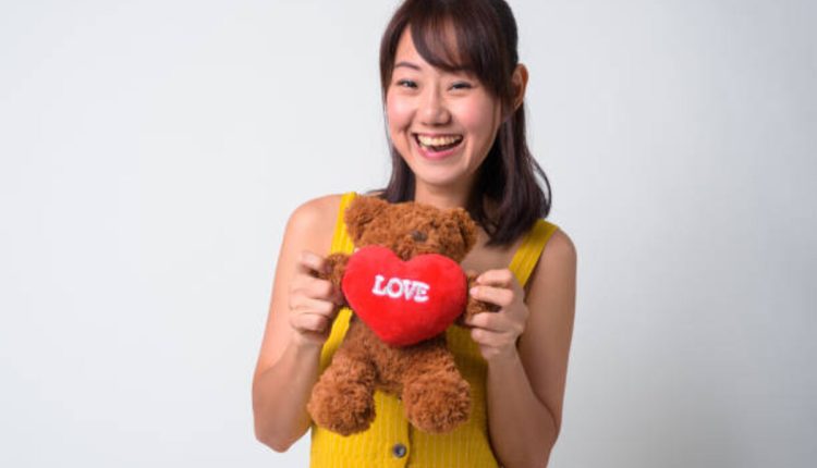 Hello Kitty Holds a Heart