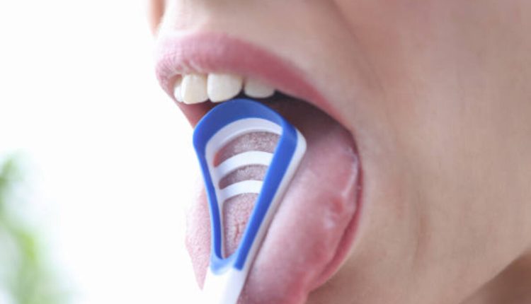 Benefits of Using a Tongue Scraper Daily