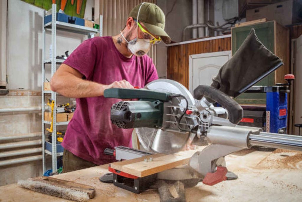 Best Masks for Woodworking Protection and Comfort